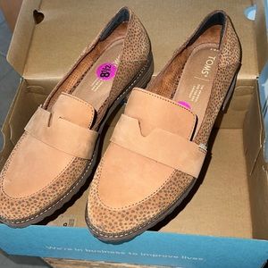 Toms mini cheetah printed suede flats